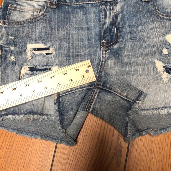 Maurices distressed, patched distressed denim cut off Jean shorts size 3/4 - Picture 10 of 10